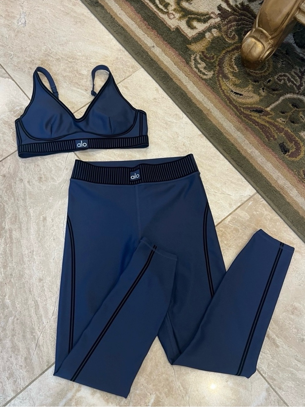 Alo Yoga Airlift Line Up Workout Set